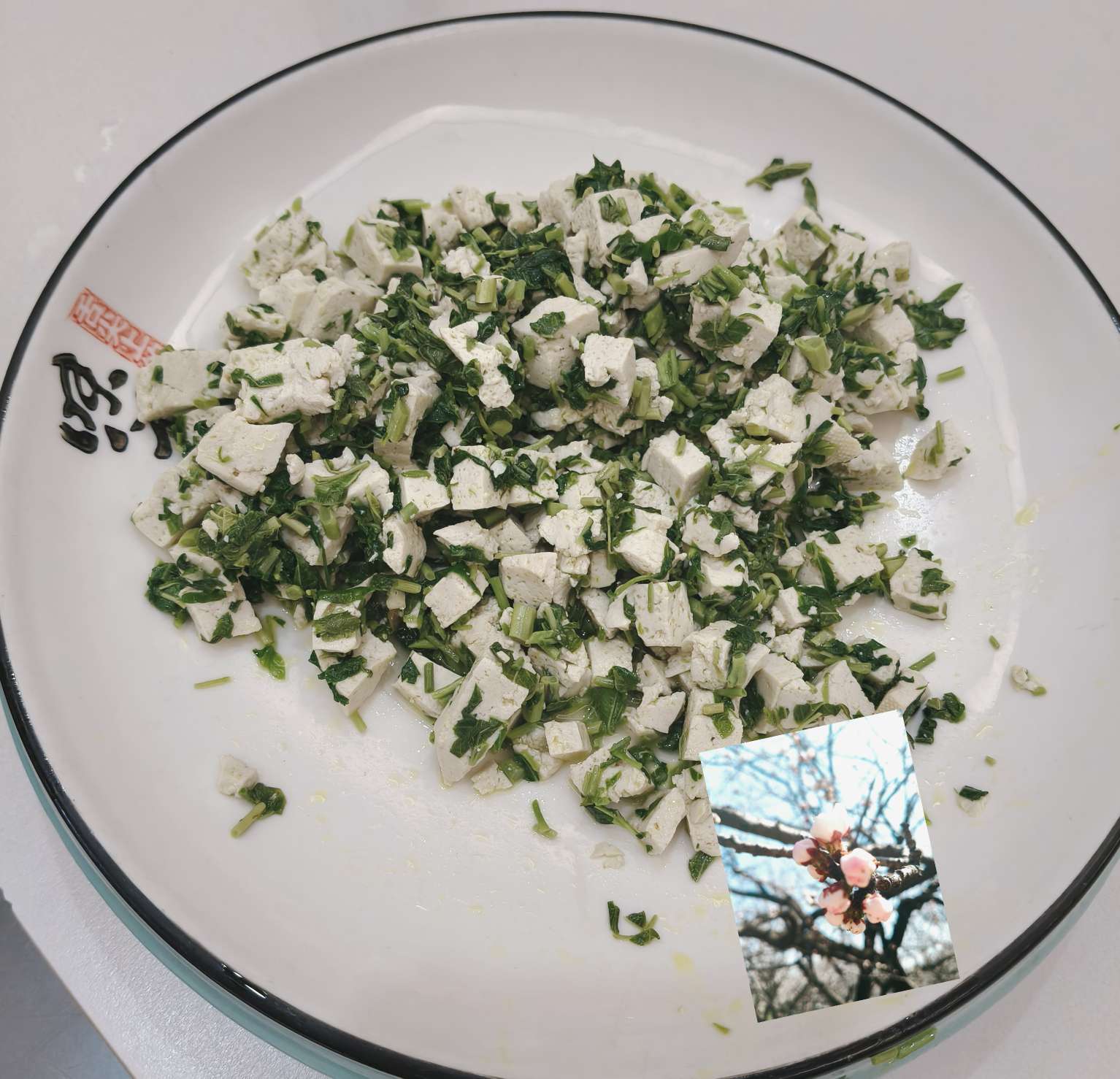 香椿芽拌豆腐，春天的美食不容错过！