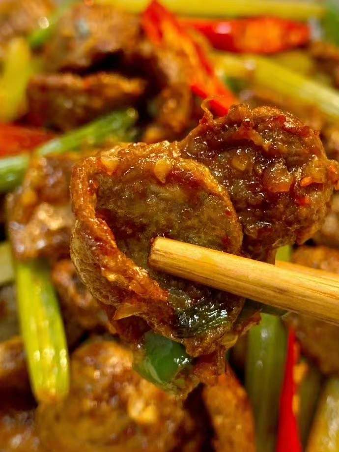 辣椒炒牛肉丸