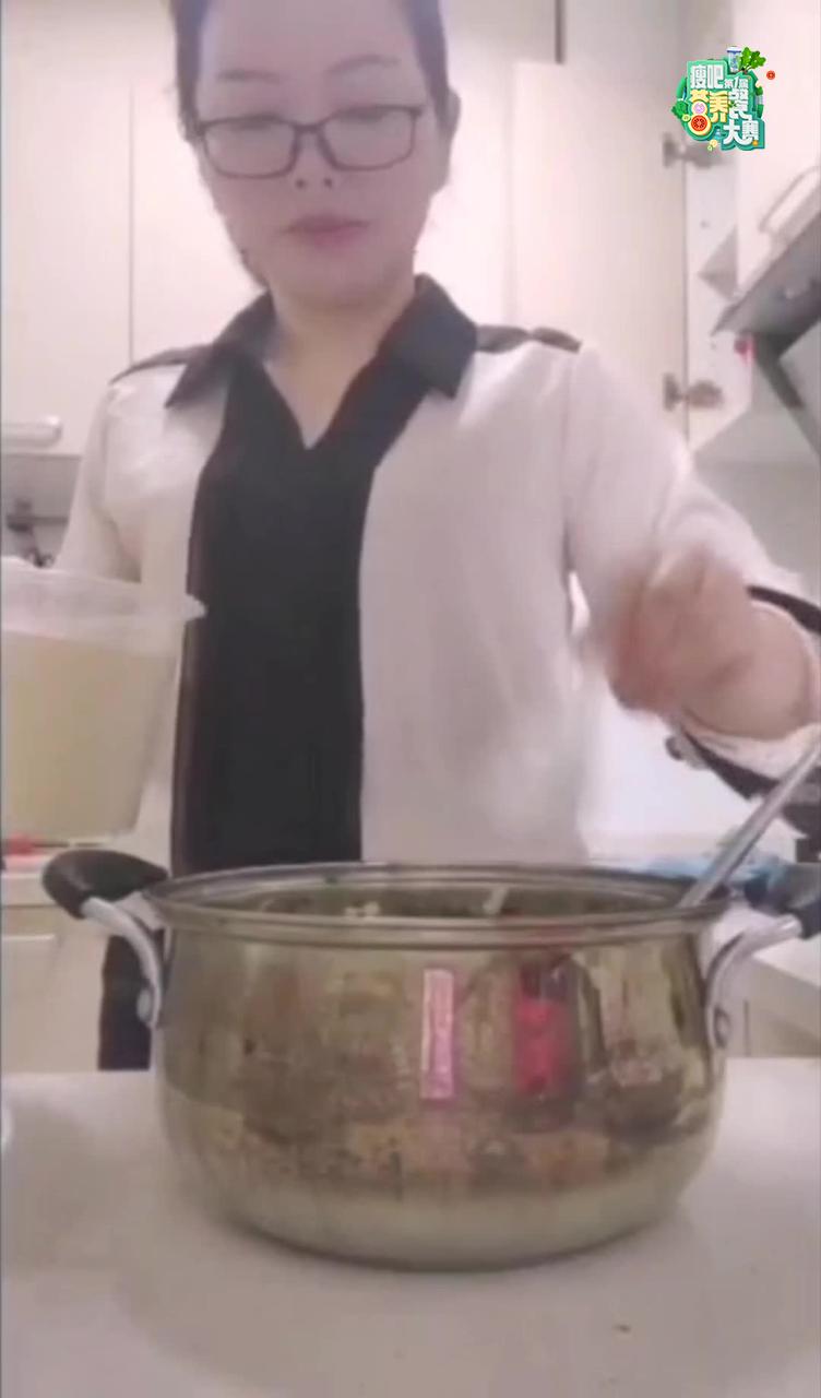 玉米面蔬菜包，鸡胸肉百叶卷